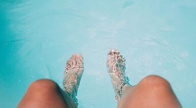 Zapobieganie rozwojowi grzyba na paznokciach nóg